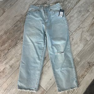 NWT Universal Thread Vintage Straight Light Wash Distresses Denim-Size 6